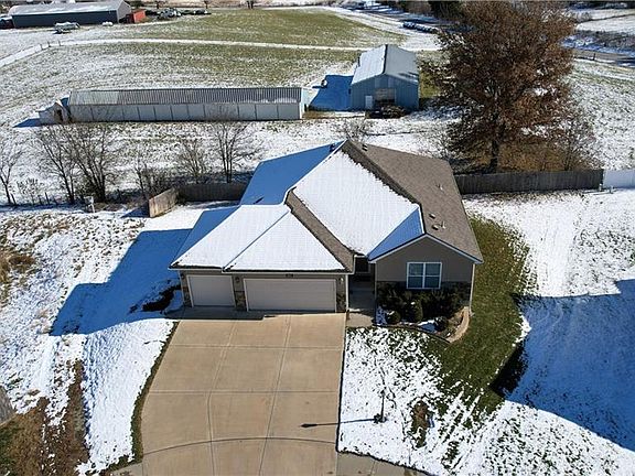3rd image of 106 S Prairie Rose Cir