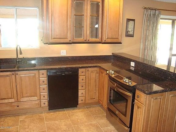 3rd image of 916 S Saranac Ave