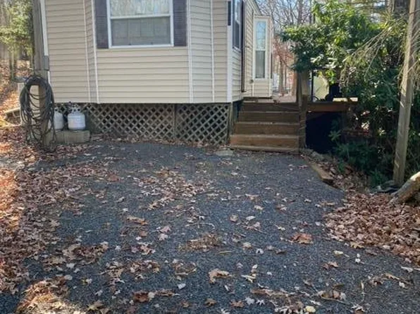 1002 Meghan Ln, Milford, PA 18337