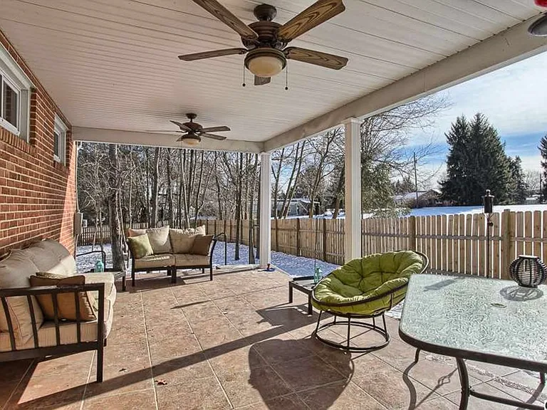 75 Foxcroft Dr — Photo 7