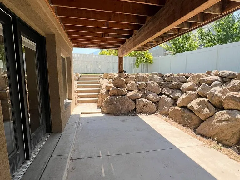 2049 W Sunflower Ln — Photo 35