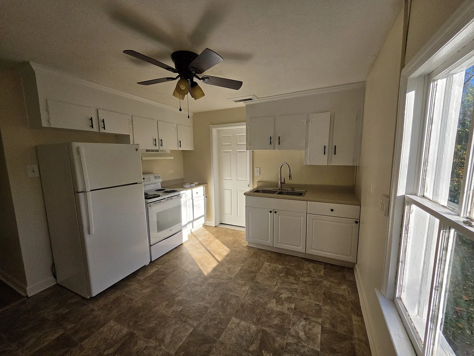 2 bed, 780 sqft, $1,095 — Photo 3