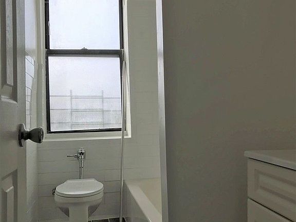 4th image of 1685 Morris Ave APT 2G