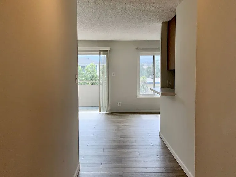 1190 W. Hillsdale Blvd. — Photo 5
