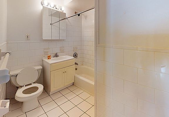 4th image of 324 E 83rd St APT 15