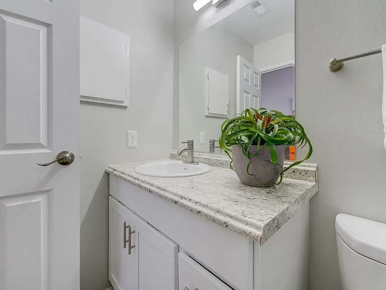 Lago Vista Apartments — Photo 47