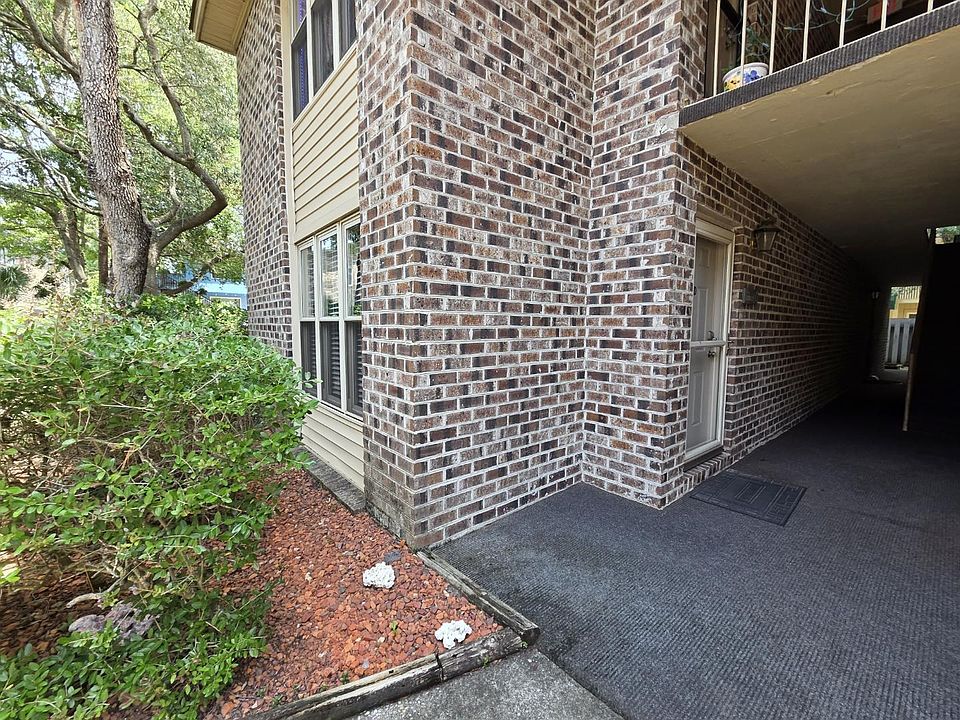 1st image of 404 75th Ave N #D