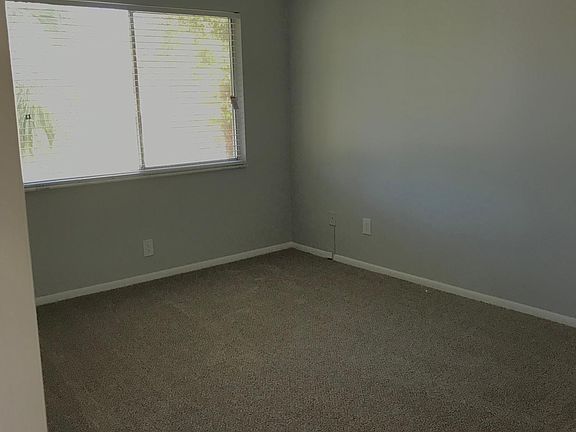 5th image of 1002 Village Ln