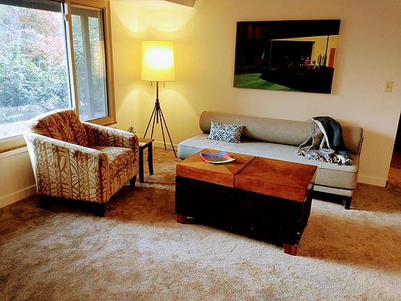 Living room with mid-century modern furniture. The picture above the couch is a copy of the 1942 Nighthawks by the Artist: Edward Hopper.