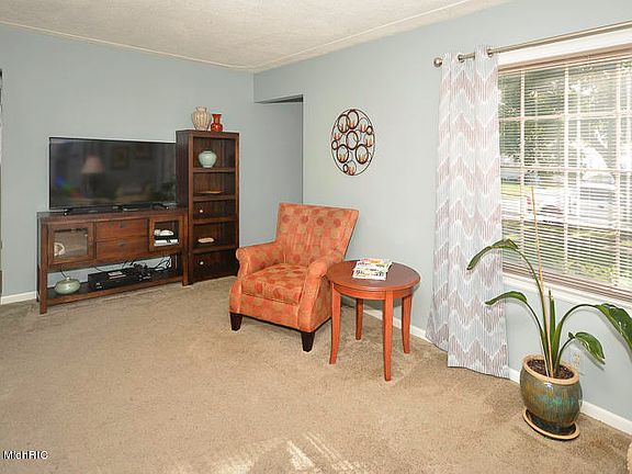 4th image of 1331 Oaklawn St NE