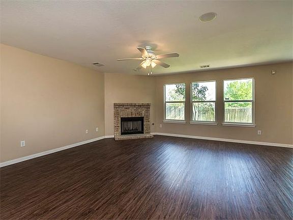 4th image of 260 Goldenrod St