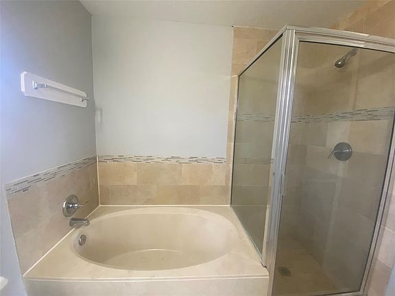 4th image of 14007 Oleoke Ln