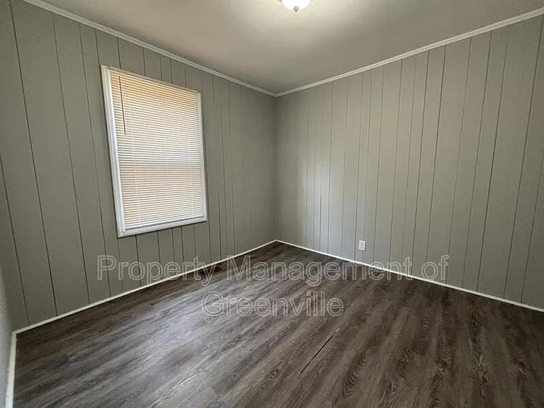 326 Loop St #E — Photo 6