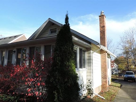 2nd image of 1211 Franklin Blvd