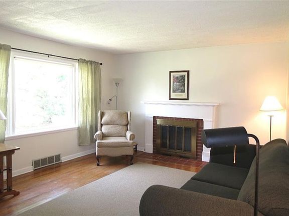 3rd image of 5672 Bee Ln