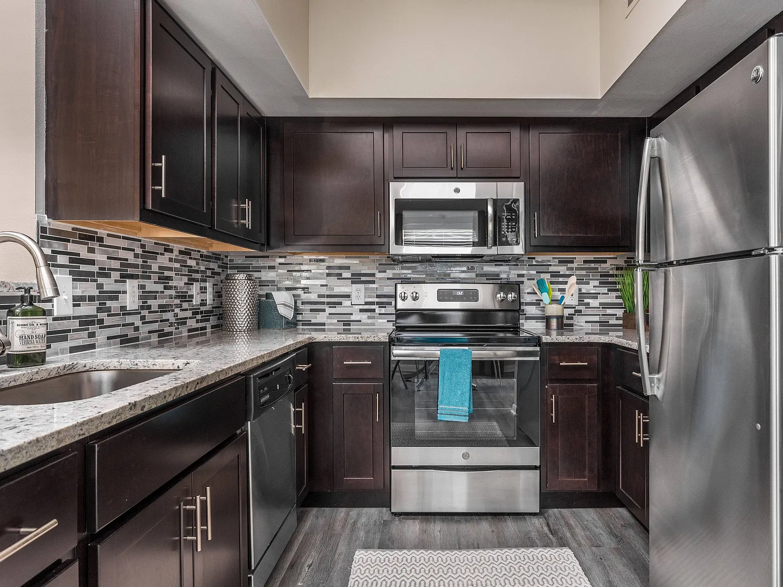 Oxmoor Apartments — Photo 4