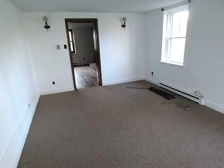 107 E Rockhill Rd — Photo 10