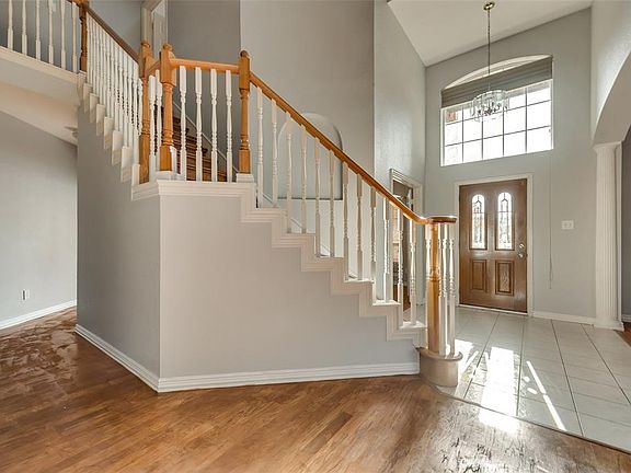3rd image of 1704 Lake Breeze Dr