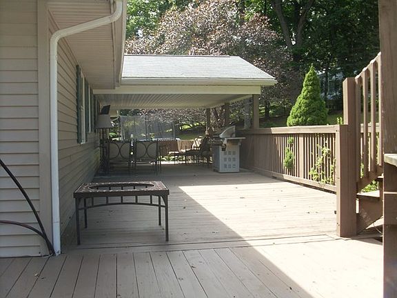 4th image of 590 Maxwell Dr