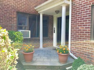 1213 E Broadway APT B13, Hewlett, NY