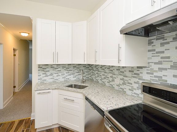 5th image of 854 W Cornelia Ave APT 201