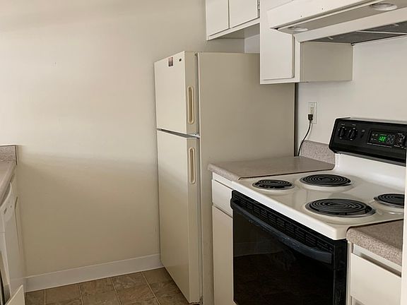 3rd image of 647 Grand Ave #4