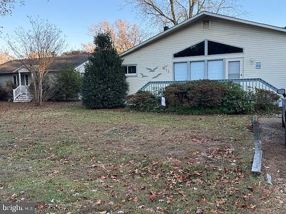 2nd image of 611 Holly Ct