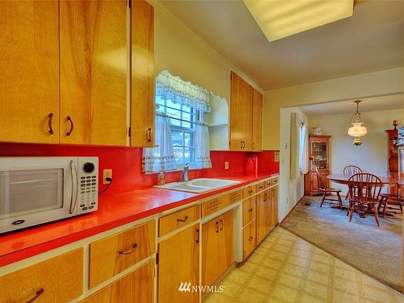 4th image of 1304 4th Ave NW