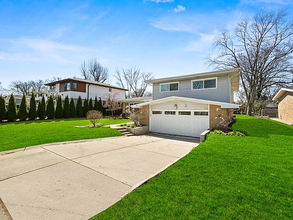 3rd image of 215 Hibbard Rd