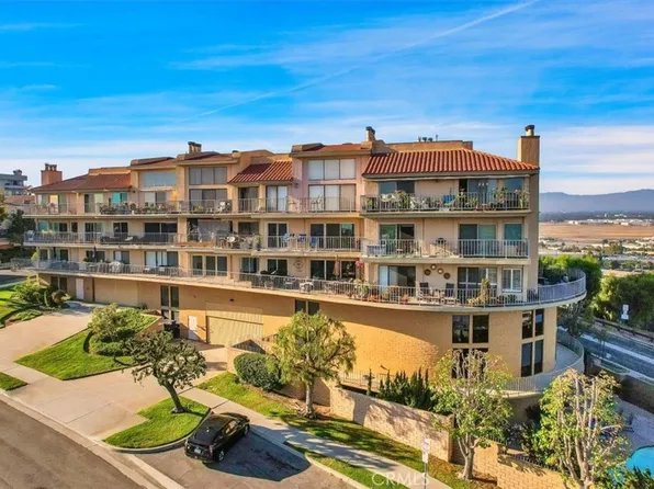 2700 E Panorama Dr APT 205, Signal Hill, CA 90755