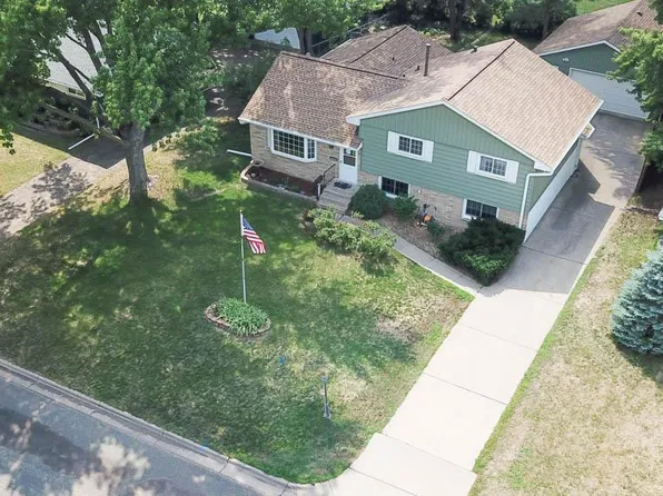 6431 Noble Ave N, Brooklyn Center, MN 55429