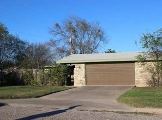 100 Glendale Dr, Del Rio, TX 78840