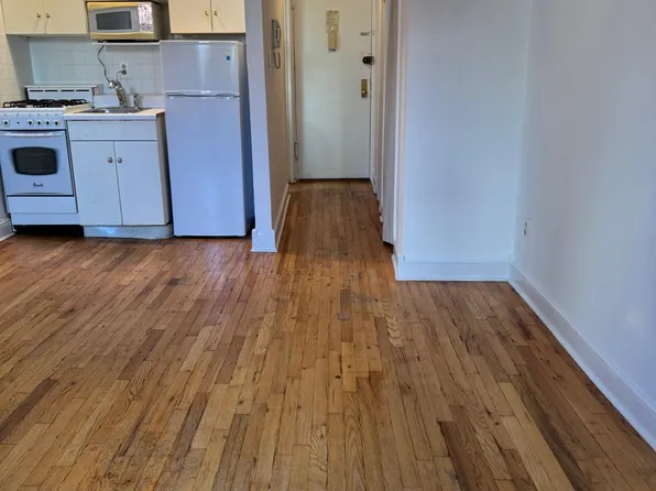 321 East 89th Street image 2 of 7