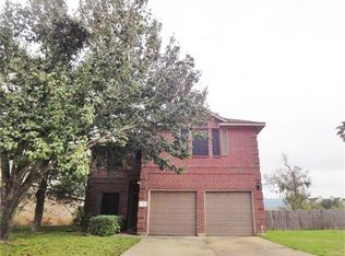 128 Almond Dr, Lake Jackson, TX 77566
