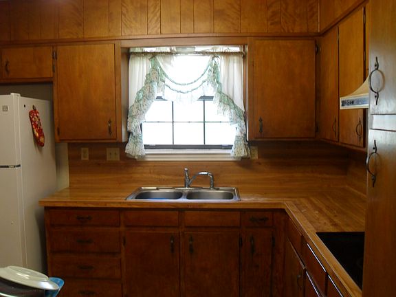 3rd image of 1803 Eisenhower Dr