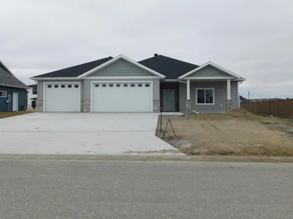 4203 Pine Pkwy S, Fargo, ND 58104