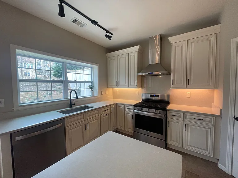 11310 Crossington Rd — Photo 12