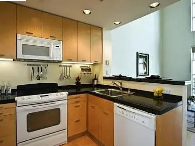 411 Francisco St — Photo 2