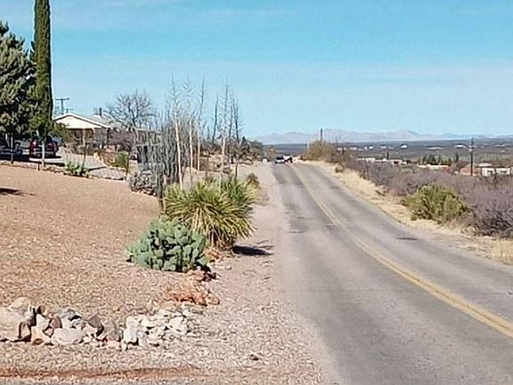 Exterior Neighborhood (street photo)