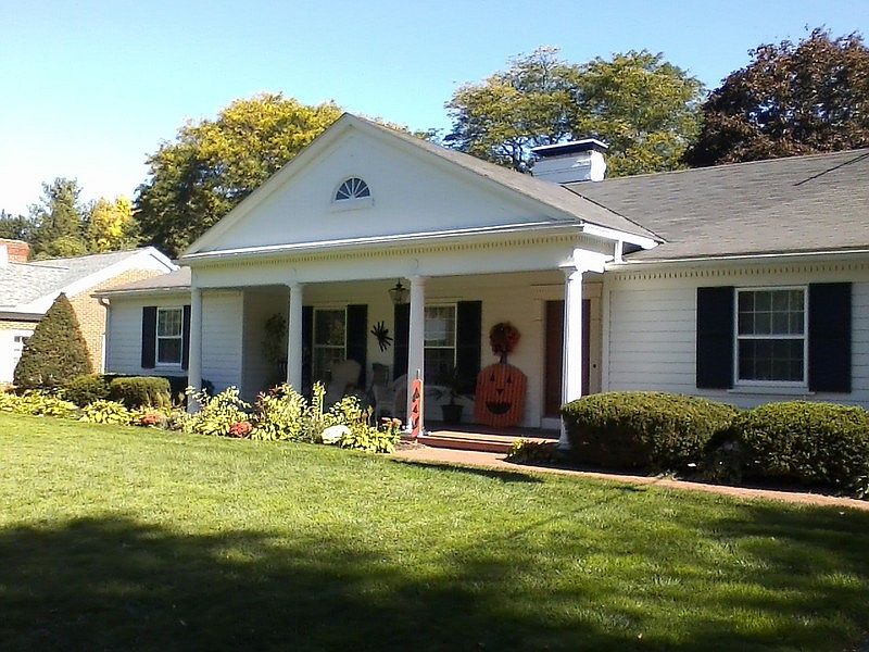 1st image of 141 Orchard Hill Dr