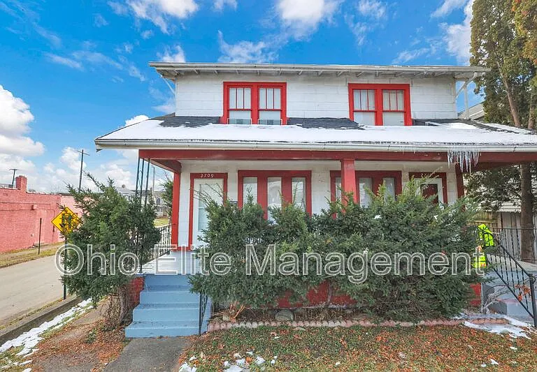 2709 Sullivant Ave — Photo 3
