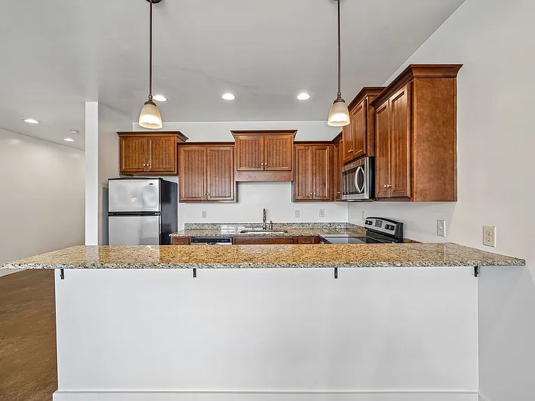 Beverly Townhomes — Photo 9
