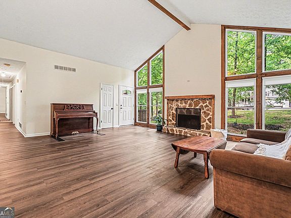 5th image of 2411 Emberwood Ct NW