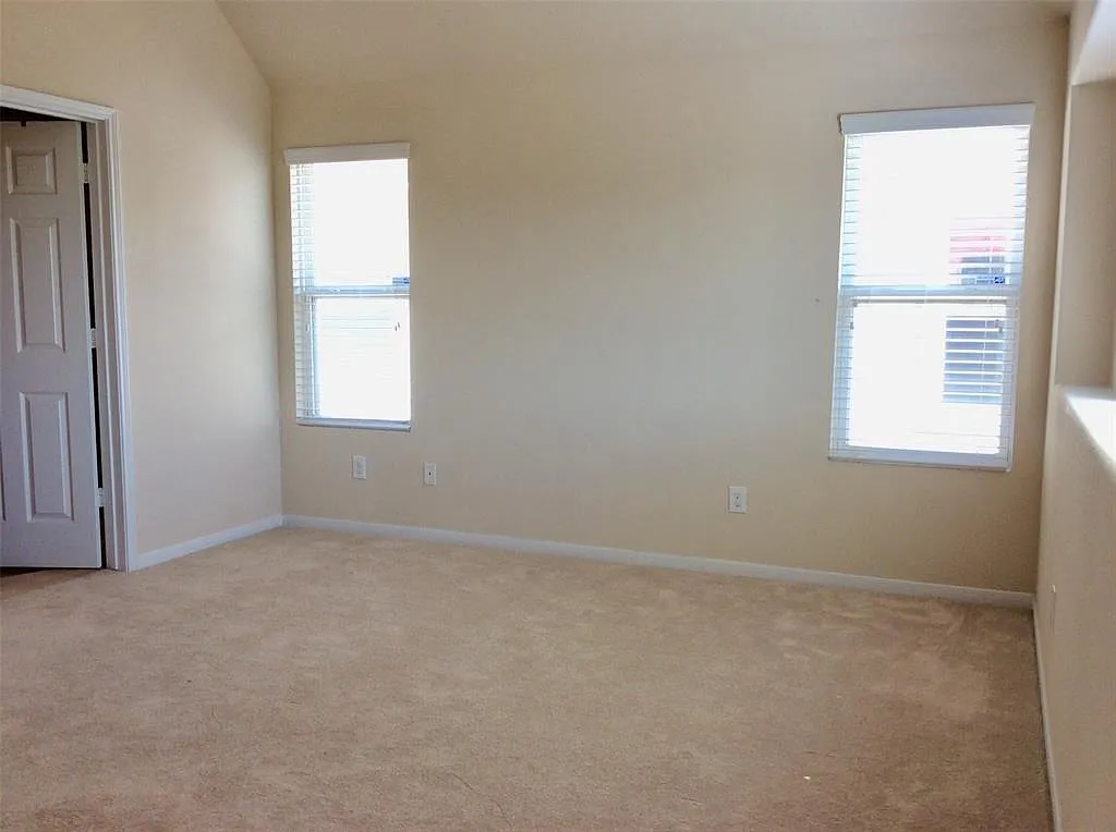 4 bed, 2.5 bath, 2258 sqft, $2,350 — Photo 4