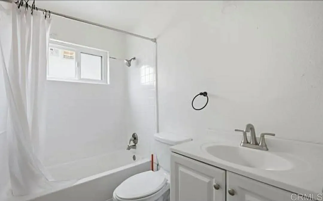 2 bed, 870 sqft, $2,800 — Photo 2