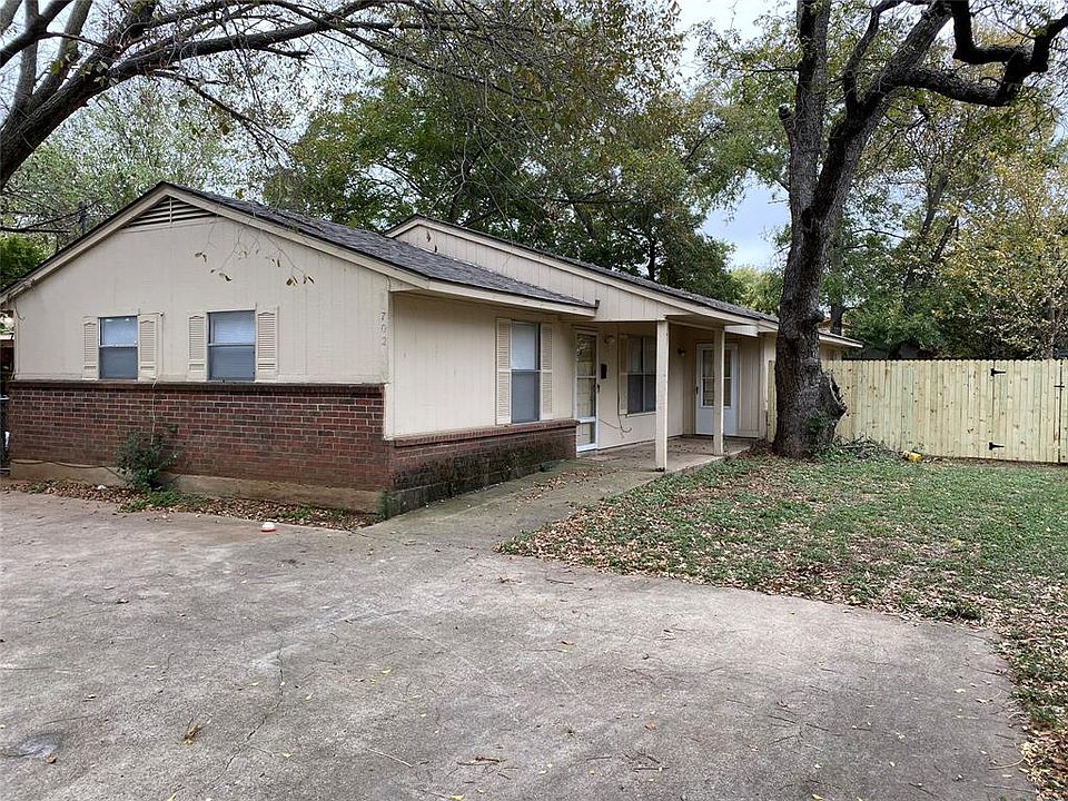 1st image of 702 N Pecan St APT B