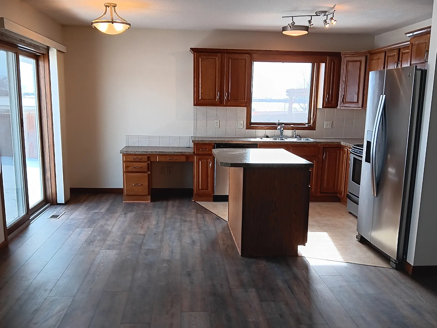 4 bed, 2100 sqft, $1,650 — Photo 4