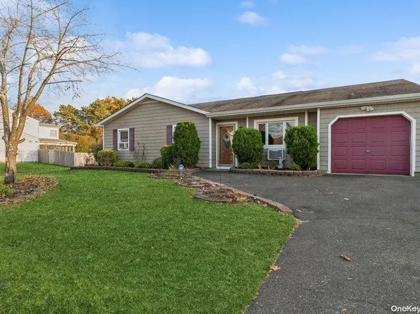 8 Ruth Lane, Selden, NY 11784