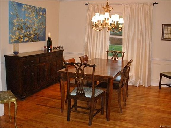 3rd image of 3403 Essex Dr