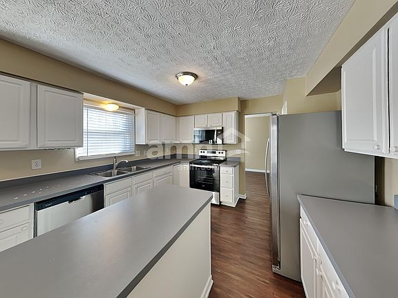 3rd image of 5871 Garnier Ave